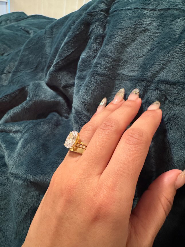 The Essential Oval Ring Stack (3 Rings) (Hidden Halo)