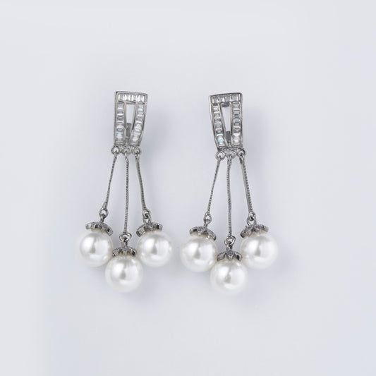 Prive White pearl Earrings